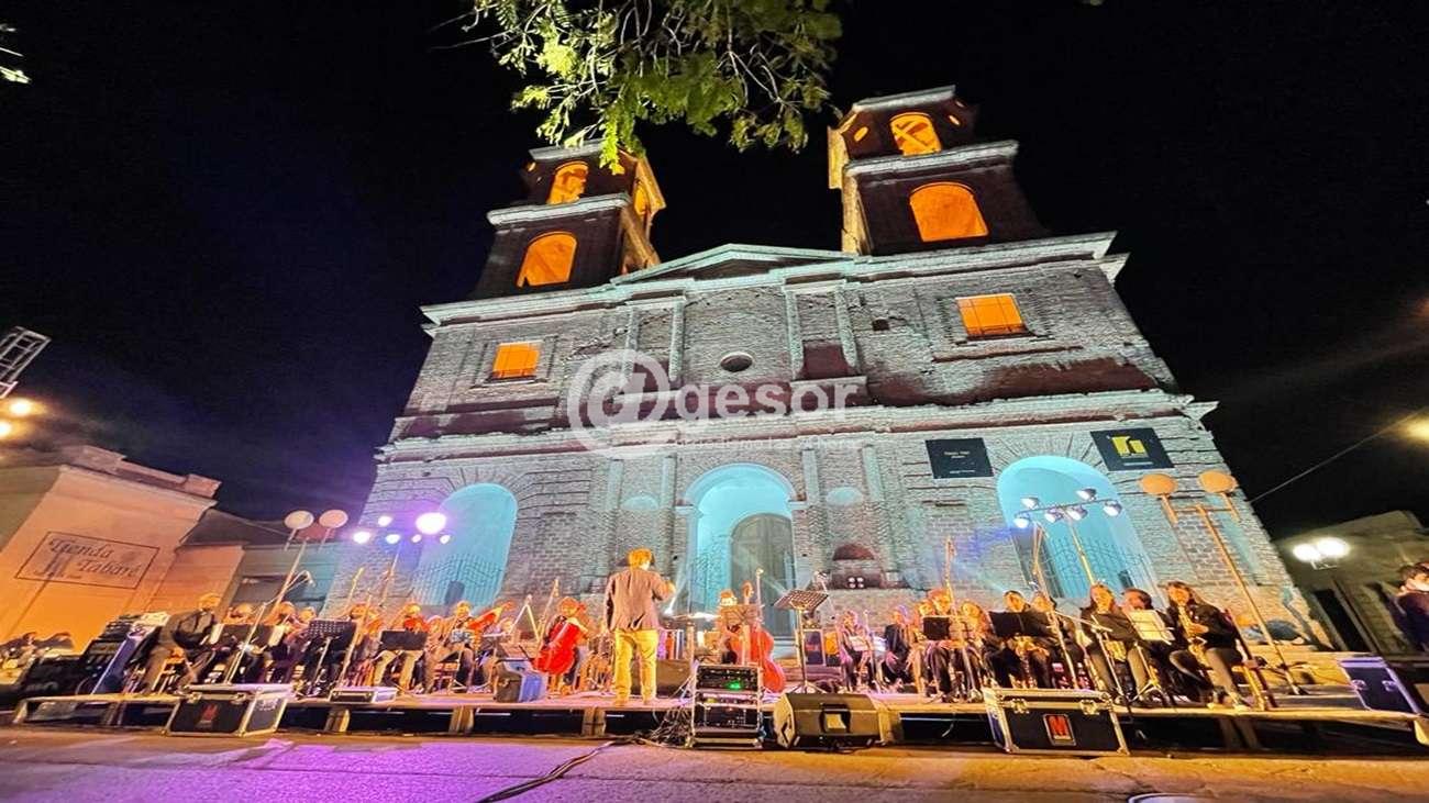En el marco de la Semana de Dolores, se presentaron en esa ciudad  la Orquesta Participativa de Soriano y el coro “Voces del origen”, destacándose el magnífico concierto brindado.